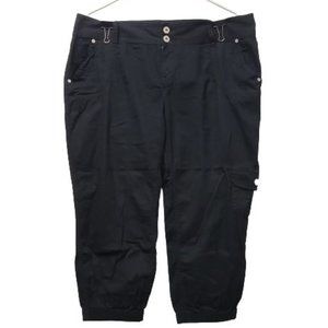 Guess Women Black Capri/Cargo pants